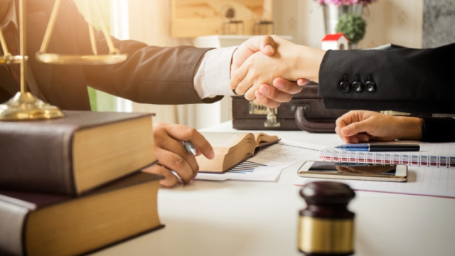 10 Essential Tips for Choosing the Right Personal Injury Attorney