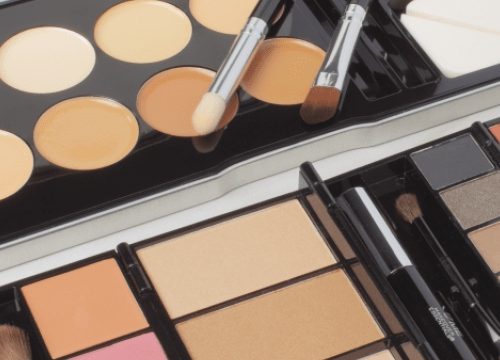 The Ultimate Guide to Flawless Faces: Makeup Must-Haves!