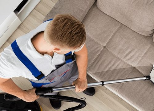 Limpeza de Sofá: Dicas infalíveis para manter seu sofá impecável