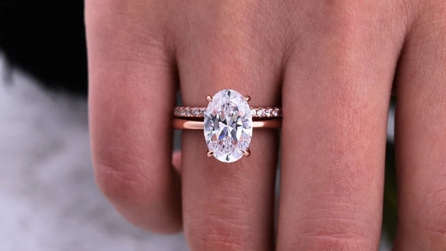 Sparkle Without the Price Tag: The Beauty of Moissanite Engagement Rings